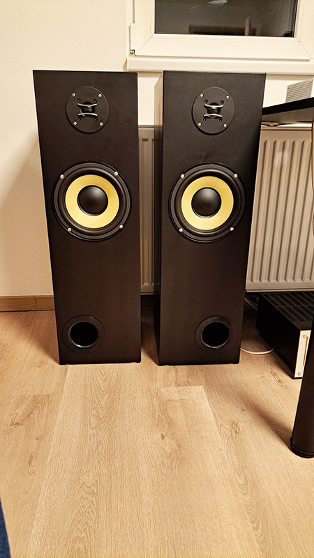 IRB 20/100/01,8 a IRT 10/80/01,8 ve sloupových reprosoustavách